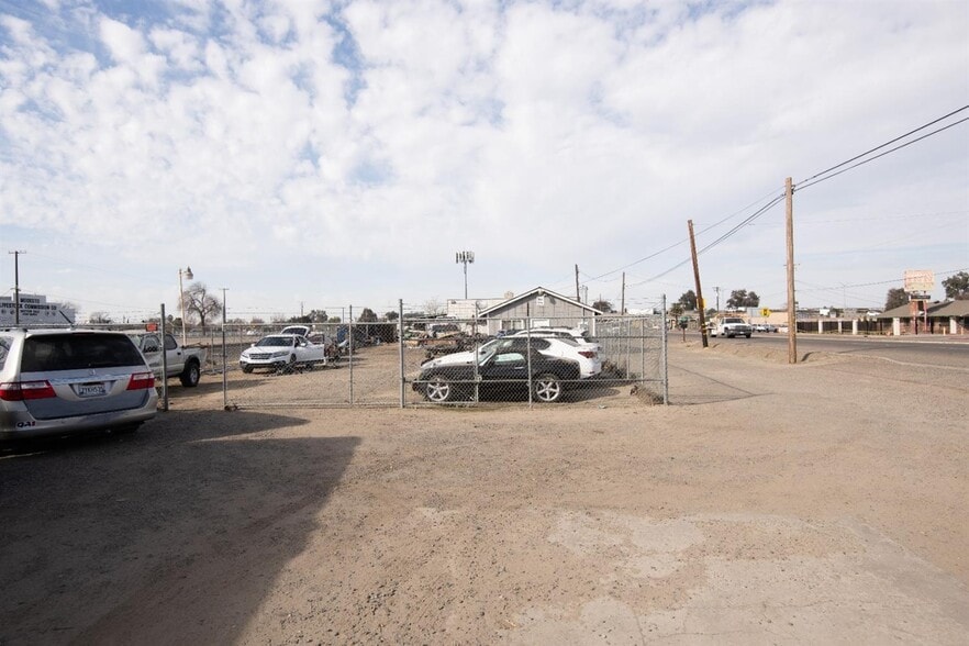 1095 S 9th St, Modesto, CA for sale - Building Photo - Image 3 of 10