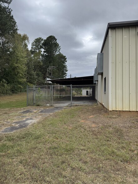 1830 N Pine St, Vivian, LA à vendre - Photo du bâtiment - Image 3 de 9