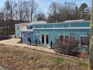 Plus de détails pour 136 Fayetteville St, Pittsboro, NC - Commerce de détail à louer