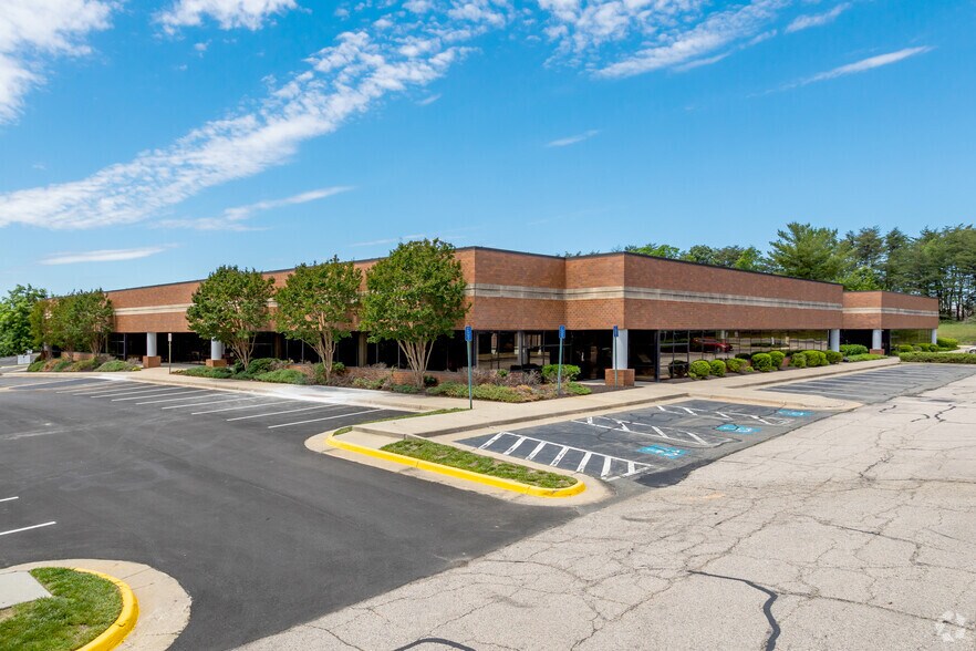 6700 Springfield Center Dr, Springfield, VA à louer - Photo du bâtiment - Image 3 de 7