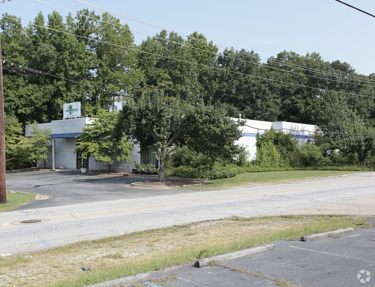 2561 W Point Ave, College Park, GA for sale - Building Photo - Image 2 of 17