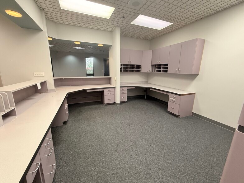 600 W Lake Cook Rd, Buffalo Grove, IL for lease - Building Photo - Image 3 of 10