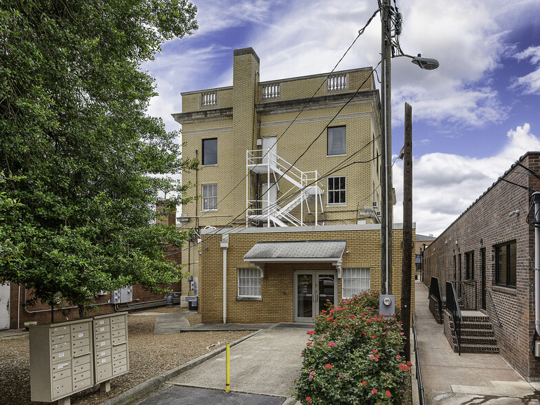 32 N Main St, Belmont, NC for lease - Building Photo - Image 2 of 7