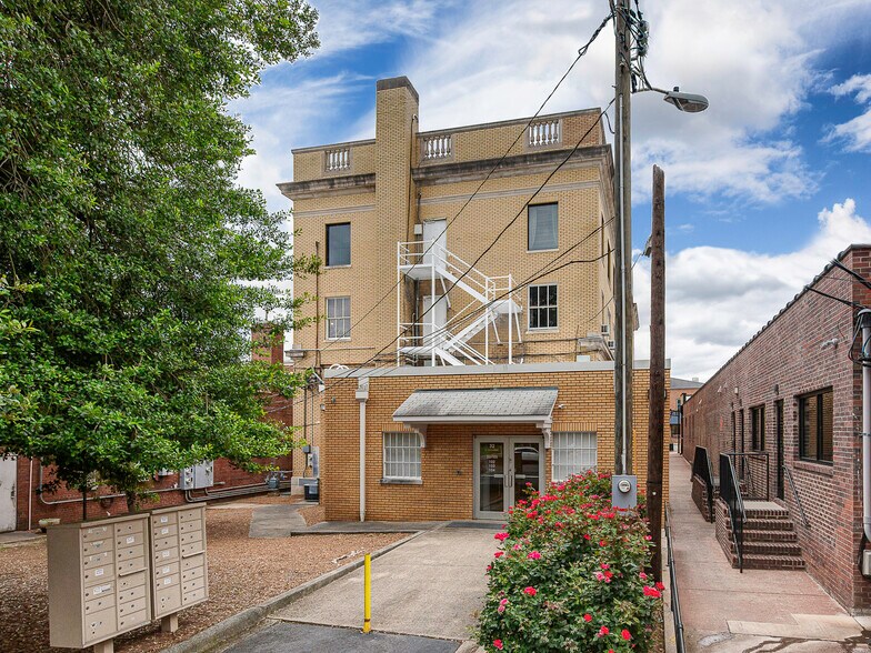 32 N Main St, Belmont, NC à louer - Photo du bâtiment - Image 2 de 7
