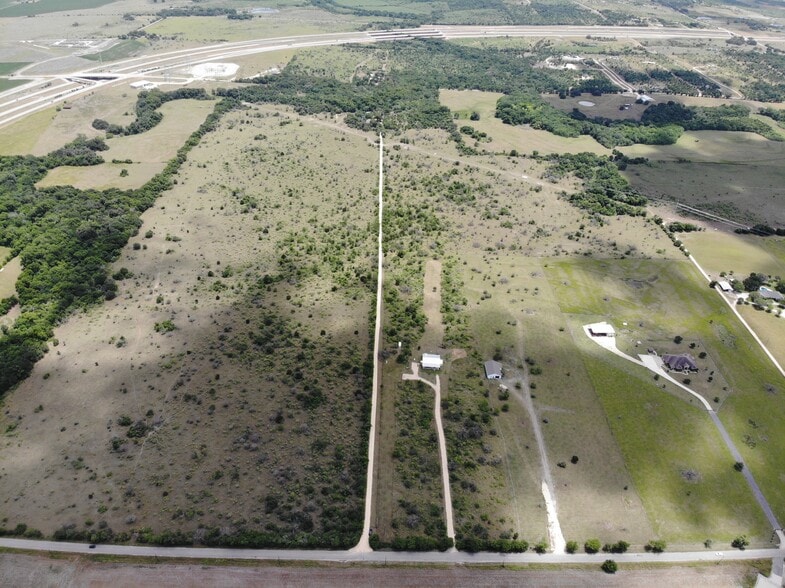 1175 Borchert loop, Lockhart, TX for sale - Primary Photo - Image 1 of 4