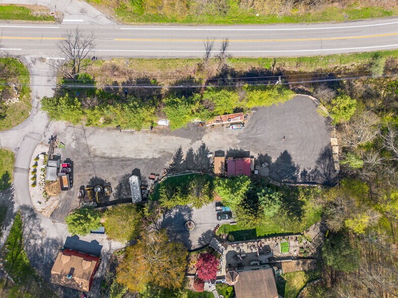 5 Bertocchi Ln, Holmes, NY à louer - Photo du bâtiment - Image 2 de 5