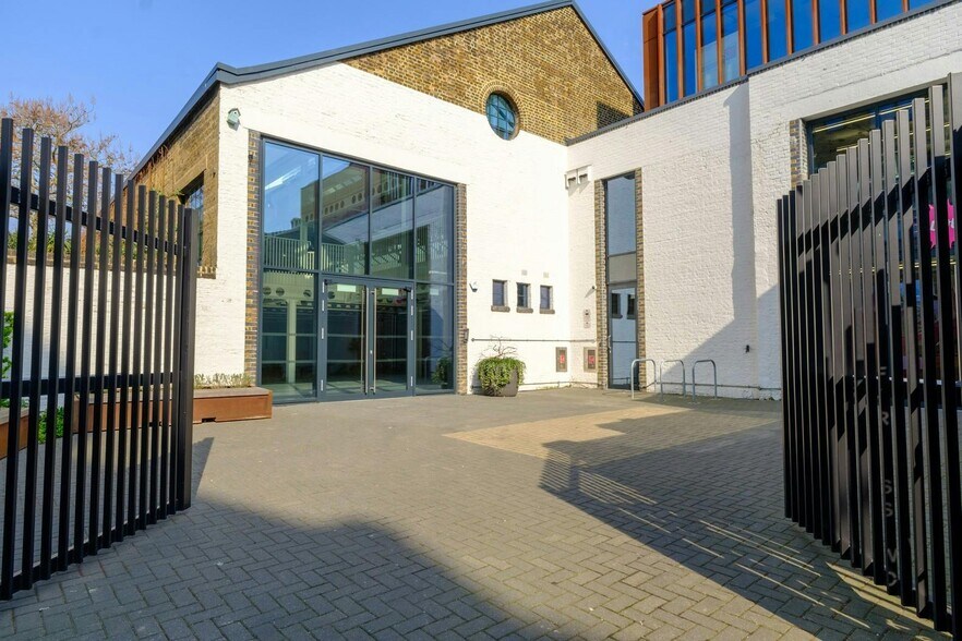 36-52 Fortess Grv, Londres à vendre - Photo du bâtiment - Image 2 de 37