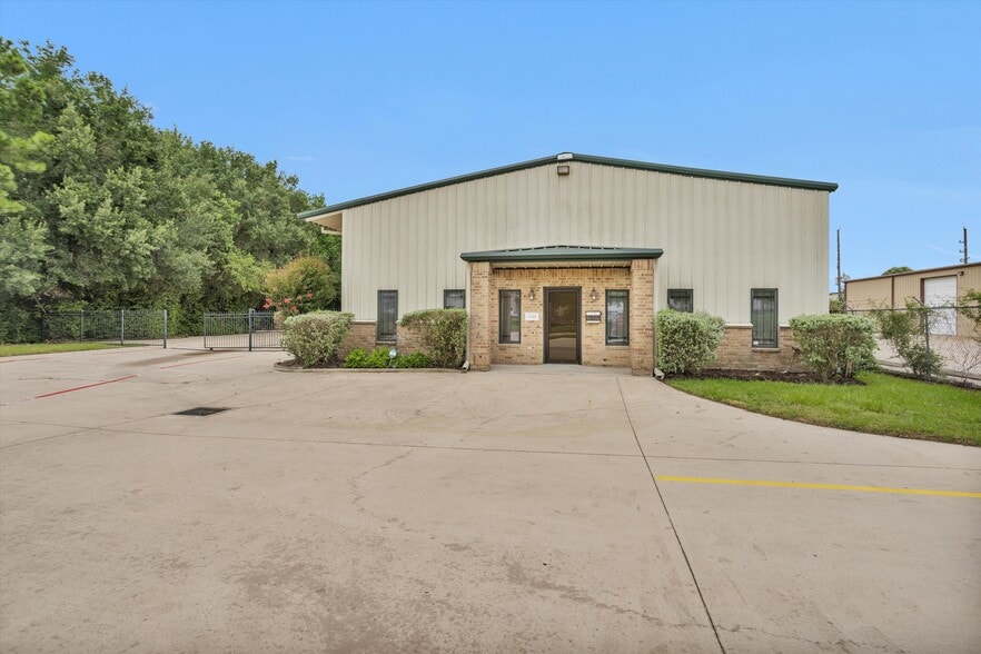 11111 Neeshaw Dr, Houston, TX for sale - Building Photo - Image 3 of 39