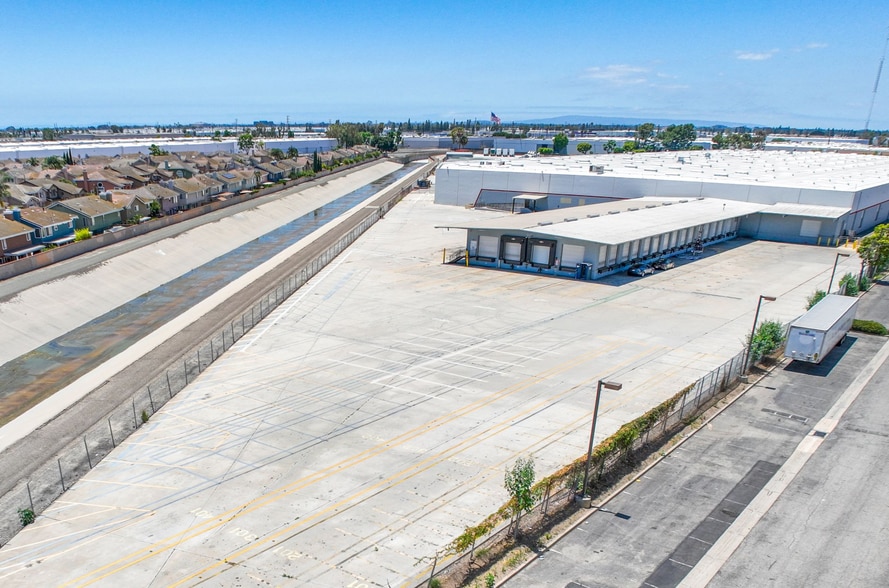 5650 Dolly Ave, Buena Park, CA for lease - Building Photo - Image 1 of 8