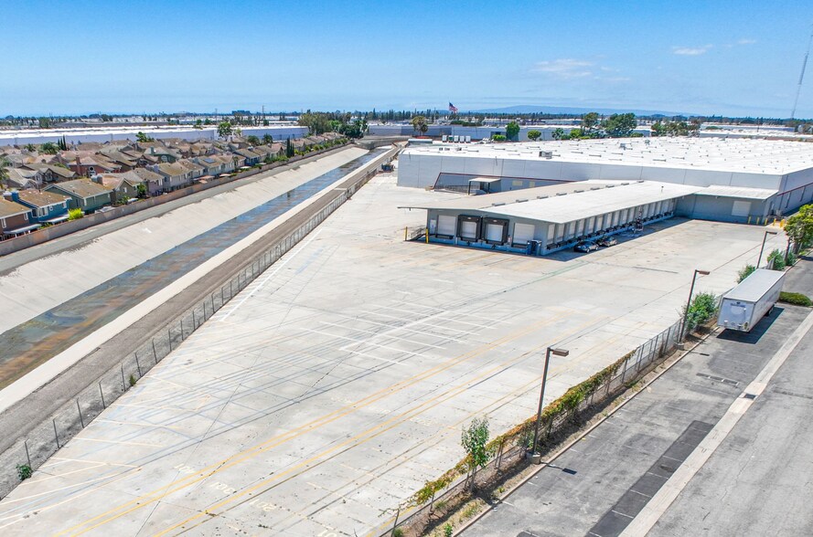 5650 Dolly Ave, Buena Park, CA à louer - Photo du bâtiment - Image 1 de 8