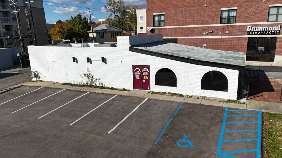 531 N Walnut St, Bloomington, IN à louer - Photo du bâtiment - Image 1 de 9