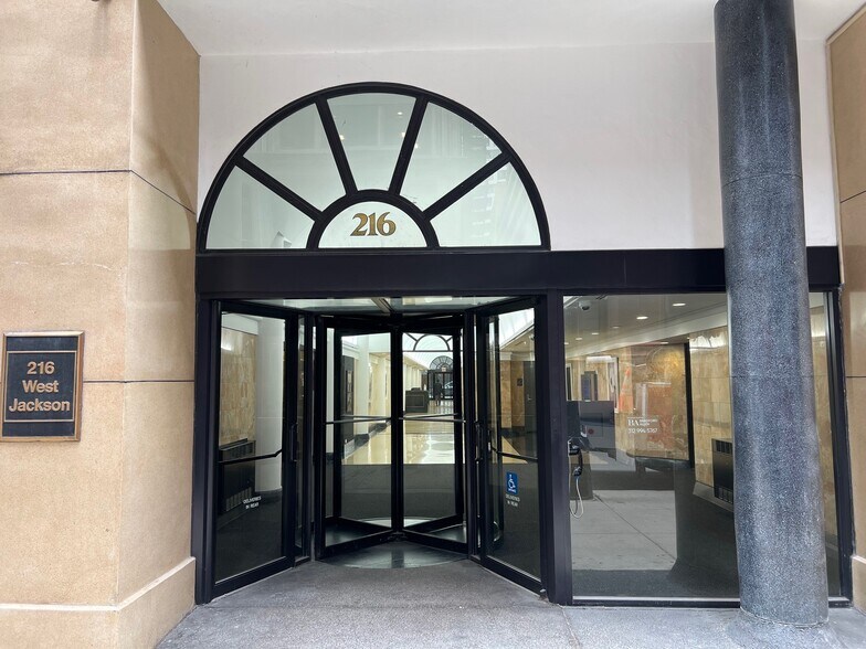 216 W Jackson Blvd, Chicago, IL à louer - Photo du bâtiment - Image 2 de 3