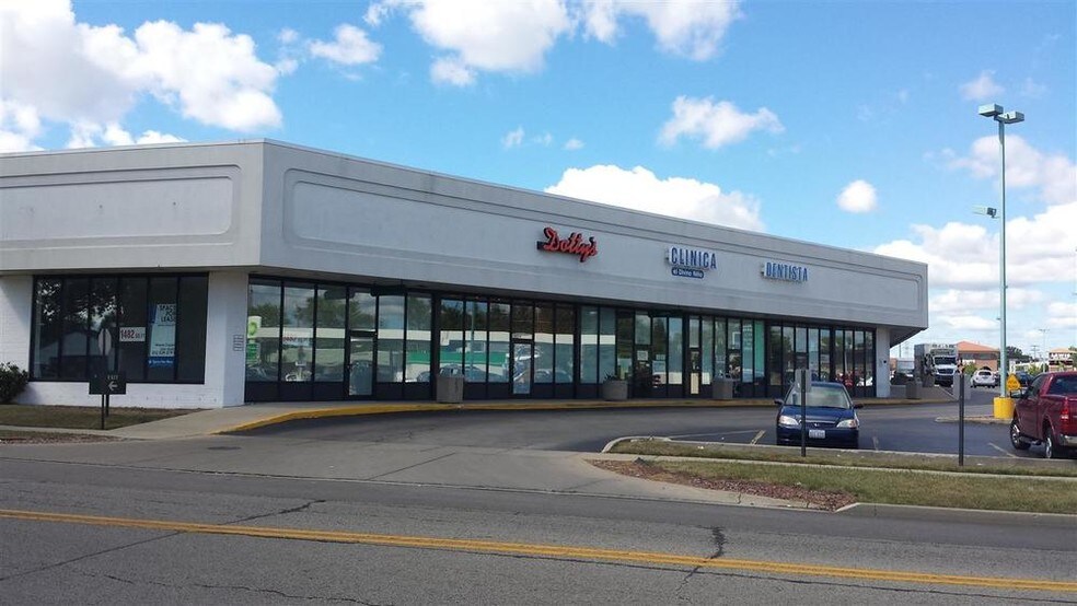 2601-2709 W Grand Ave, Waukegan, IL à louer - Photo du bâtiment - Image 3 de 17