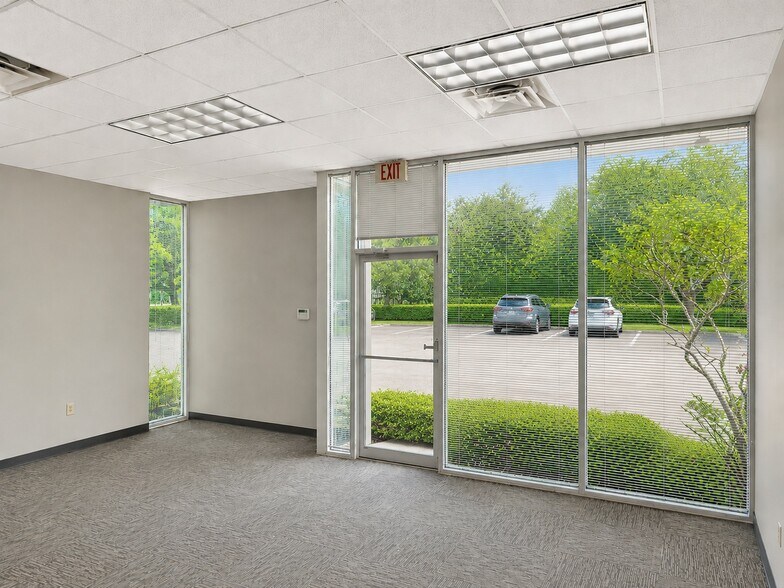 9051 Florida Mining Blvd, Tampa, FL à louer - Photo du bâtiment - Image 3 de 5