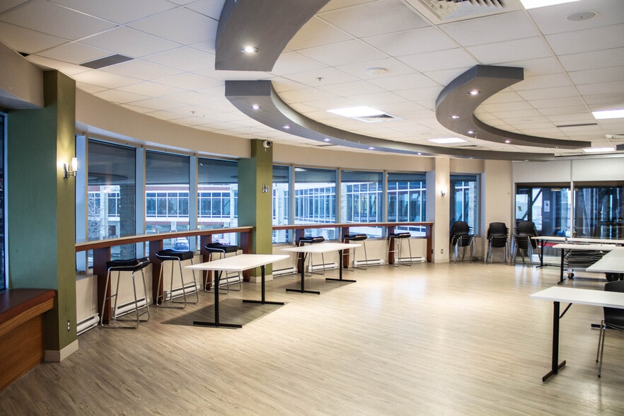 815 Boul Lebourgneuf, Québec, QC à louer - Photo intérieure - Image 3 de 4