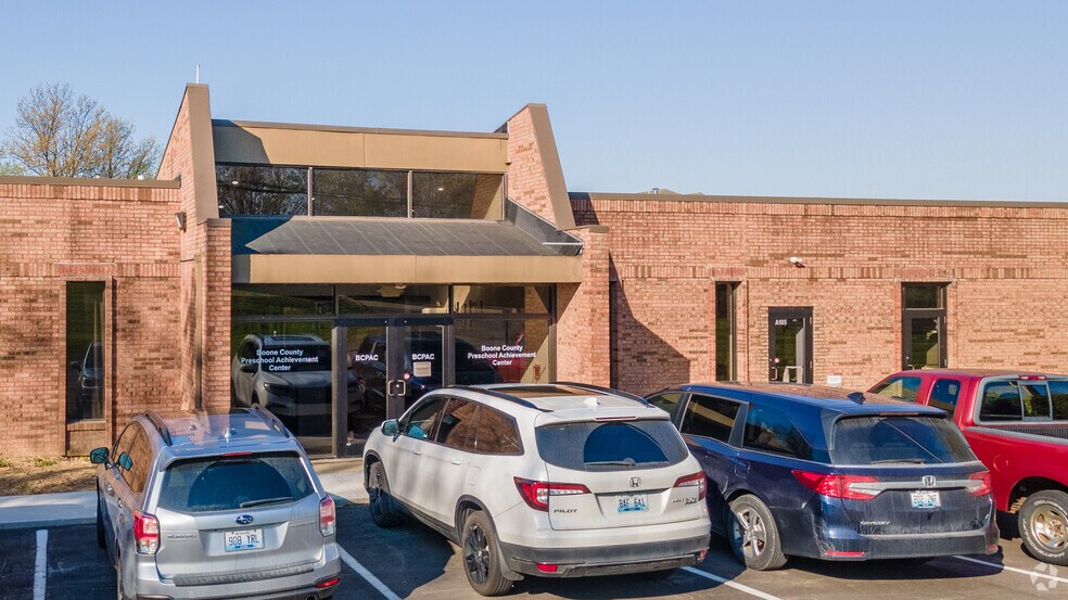 7627 Ewing Blvd, Florence, KY à louer - Photo du bâtiment - Image 2 de 5