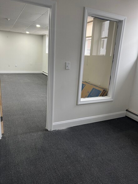 71 Pleasant St, Leominster, MA à louer - Photo du bâtiment - Image 3 de 7