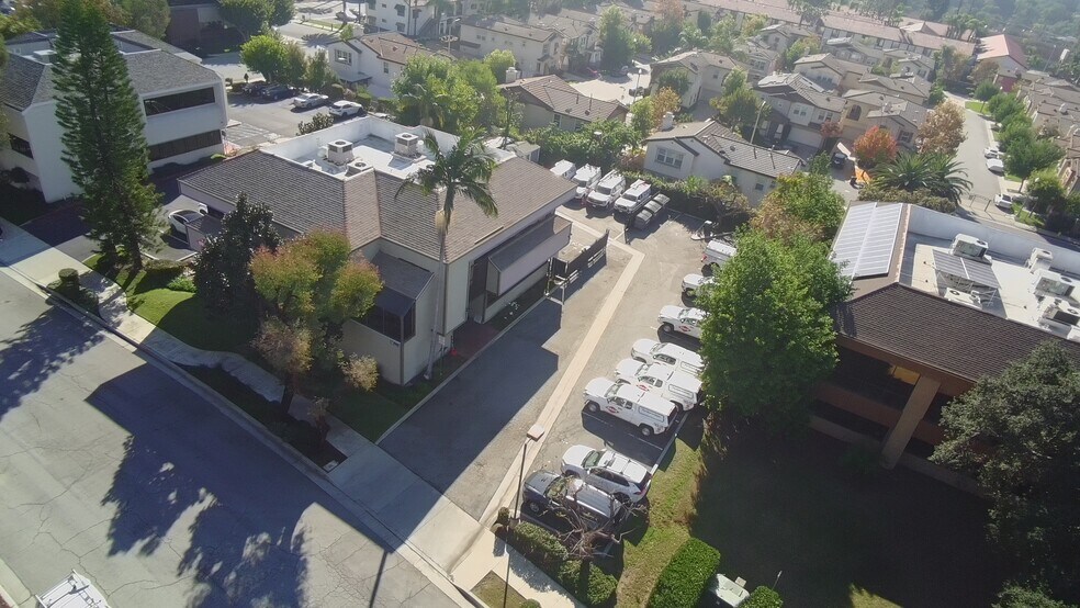 845 S Oak Park Rd, Covina, CA à louer - Photo du bâtiment - Image 3 de 8