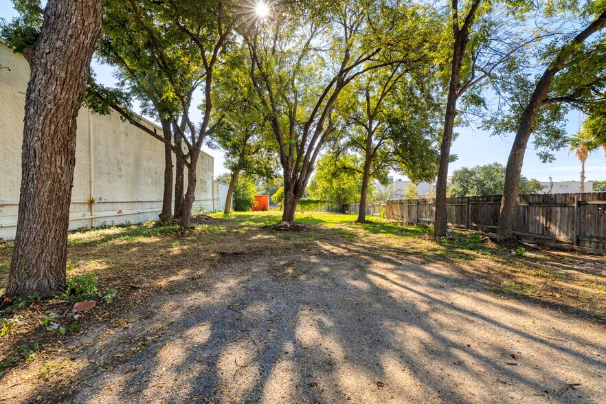 926 S Laredo St, San Antonio, TX à vendre - Photo du bâtiment - Image 3 de 17