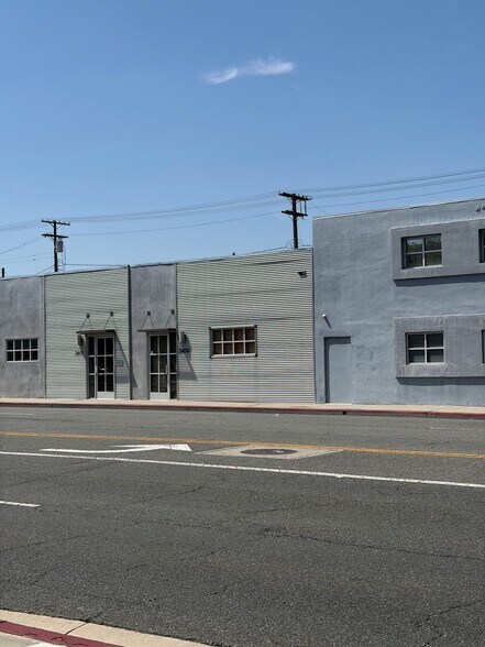 2409 W Empire Ave, Burbank, CA à louer - Photo du bâtiment - Image 3 de 7
