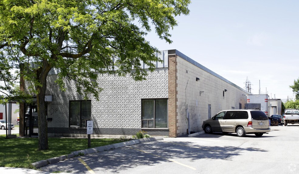 122 Judge Rd, Toronto, ON à louer - Photo du bâtiment - Image 2 de 4