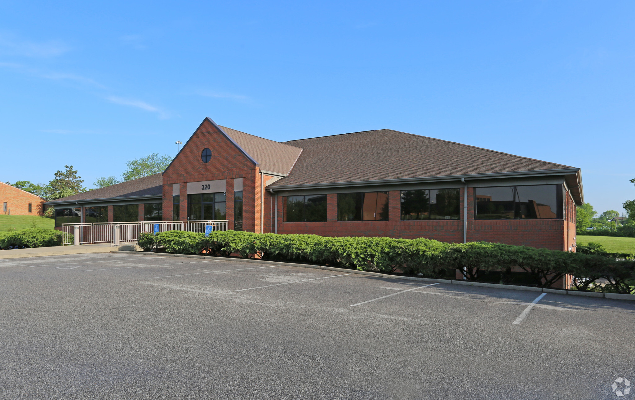 320 Thomas More Pky, Crestview Hills, KY for lease Primary Photo- Image 1 of 5