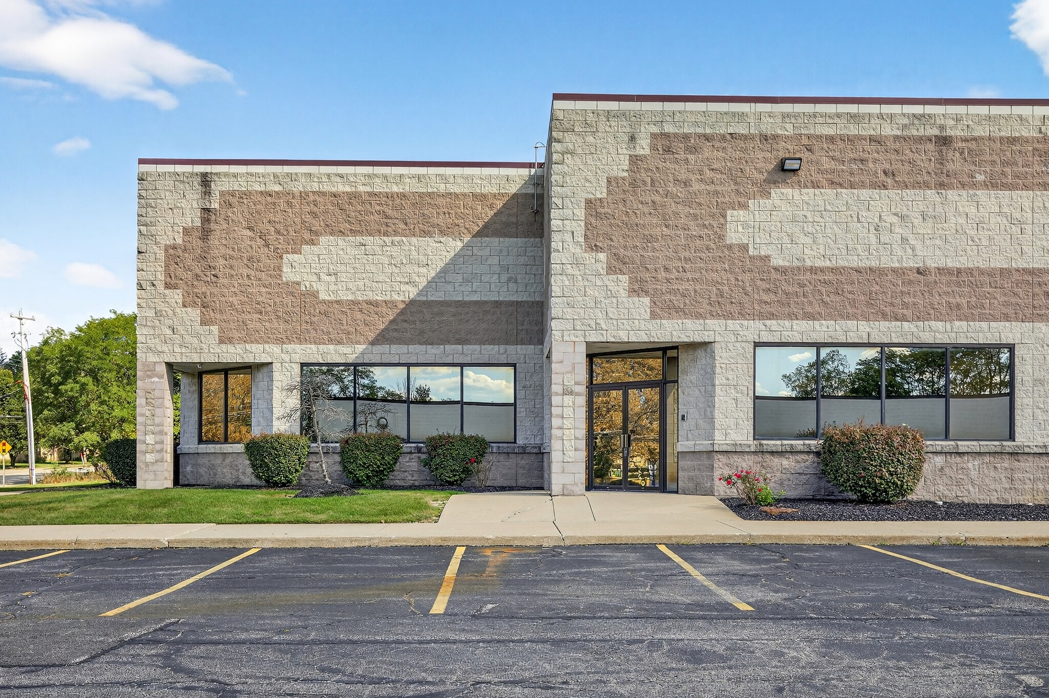 852 E Highland Rd, Macedonia, OH for lease Primary Photo- Image 1 of 25