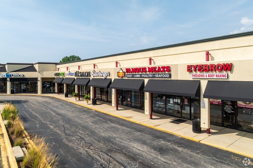1300 N Roselle Rd, Schaumburg, IL for lease - Primary Photo - Image 1 of 2
