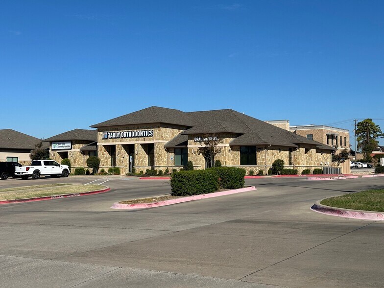 8805 N Tarrant Pky, North Richland Hills, TX à vendre - Photo du bâtiment - Image 1 de 14