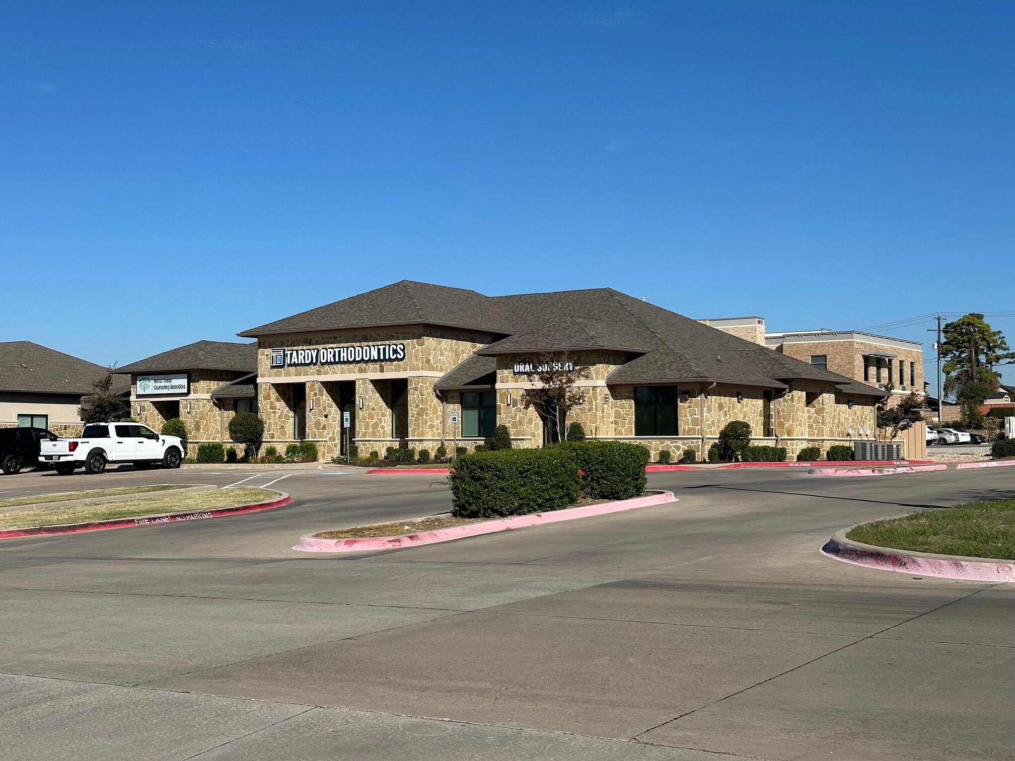 8805 N Tarrant Pky, North Richland Hills, TX à vendre Photo du bâtiment- Image 1 de 15