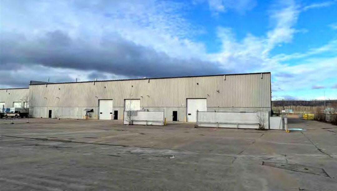 805 Memorial Dr, Fort McMurray, AB for lease Primary Photo- Image 1 of 2