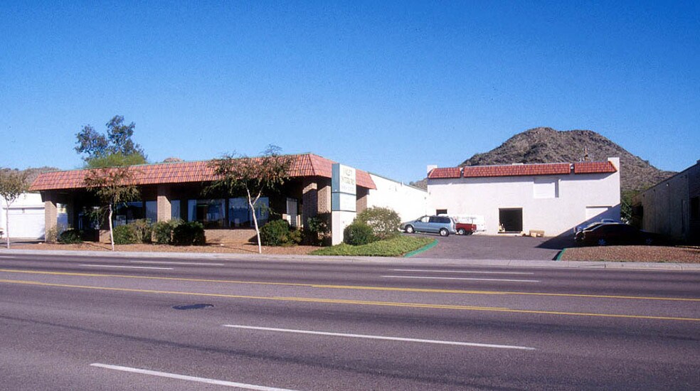 13407 N Cave Creek Rd, Phoenix, AZ à louer - Photo principale - Image 1 de 1