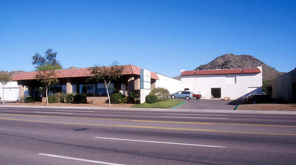 13407 N Cave Creek Rd, Phoenix, AZ for lease - Primary Photo - Image 1 of 1