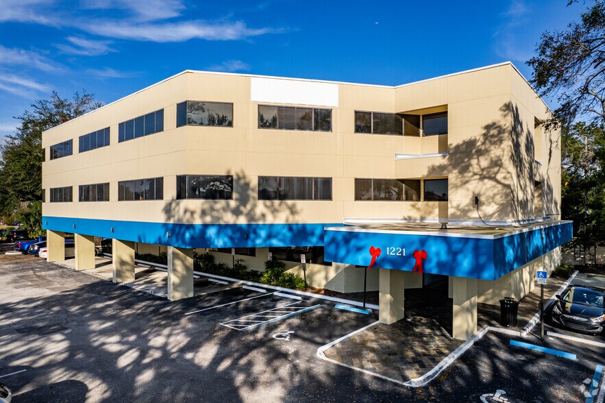 1221 W Colonial Dr, Orlando, FL à louer - Photo du bâtiment - Image 1 de 6