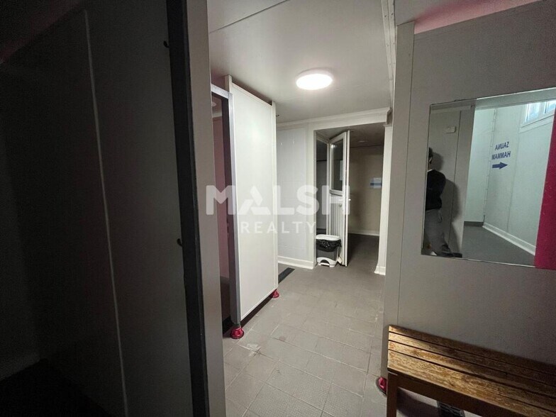 Retail in OULLINS-PIERRE-BÉNITE for sale - Building Photo - Image 3 of 11