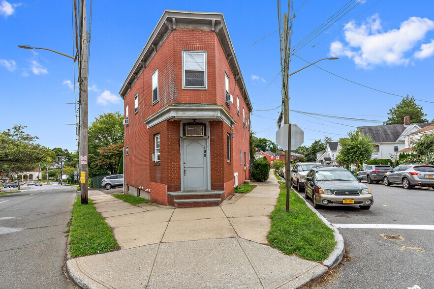 180 Madison Ave, Port Chester, NY à vendre - Photo principale - Image 1 de 30