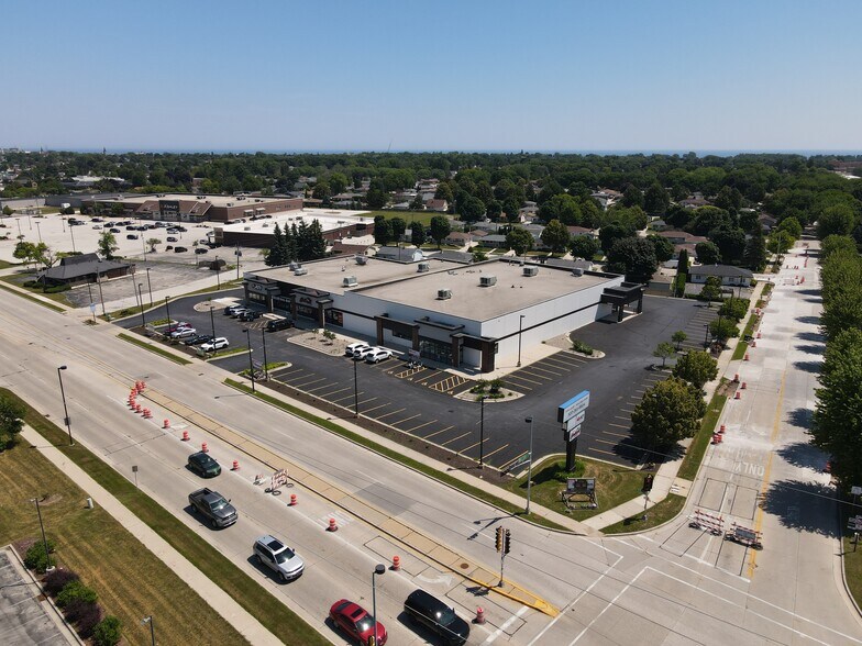2811-2827 S Business Dr, Sheboygan, WI à louer - Aérien - Image 2 de 7