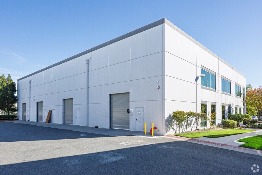 601-631 Wald, Irvine, CA à louer - Photo du bâtiment - Image 3 de 5