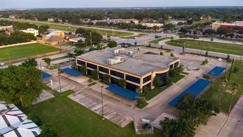 6243 Fairmont Pky, Pasadena, TX à louer - Photo du bâtiment - Image 3 de 6