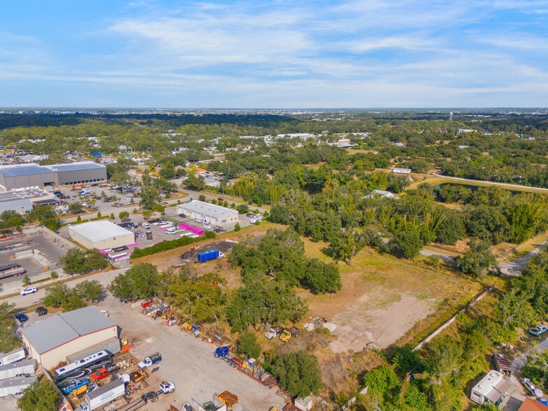 7600 Artemus Cir, Sarasota, FL à vendre - Photo du bâtiment - Image 3 de 6