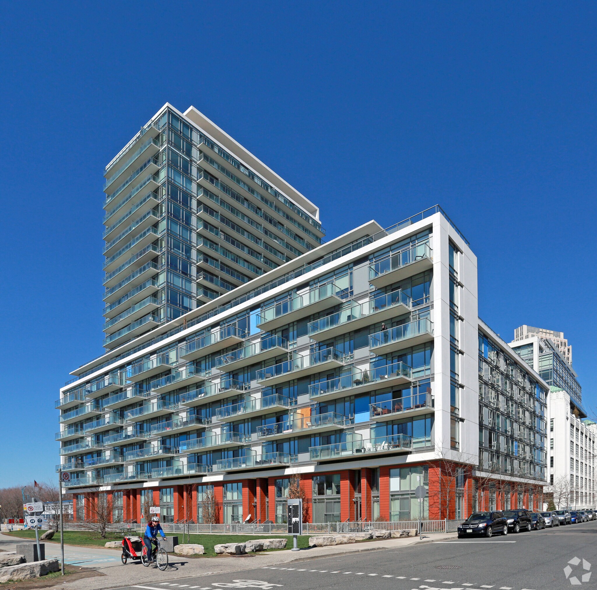 90 Stadium Rd, Toronto, ON à vendre Photo principale- Image 1 de 1