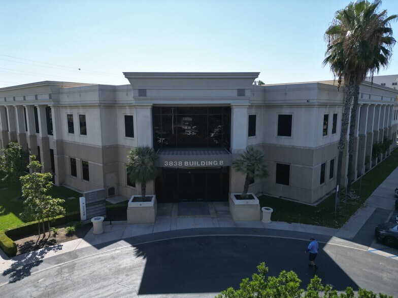 3838 San Dimas St, Bakersfield, CA for lease - Building Photo - Image 3 of 8