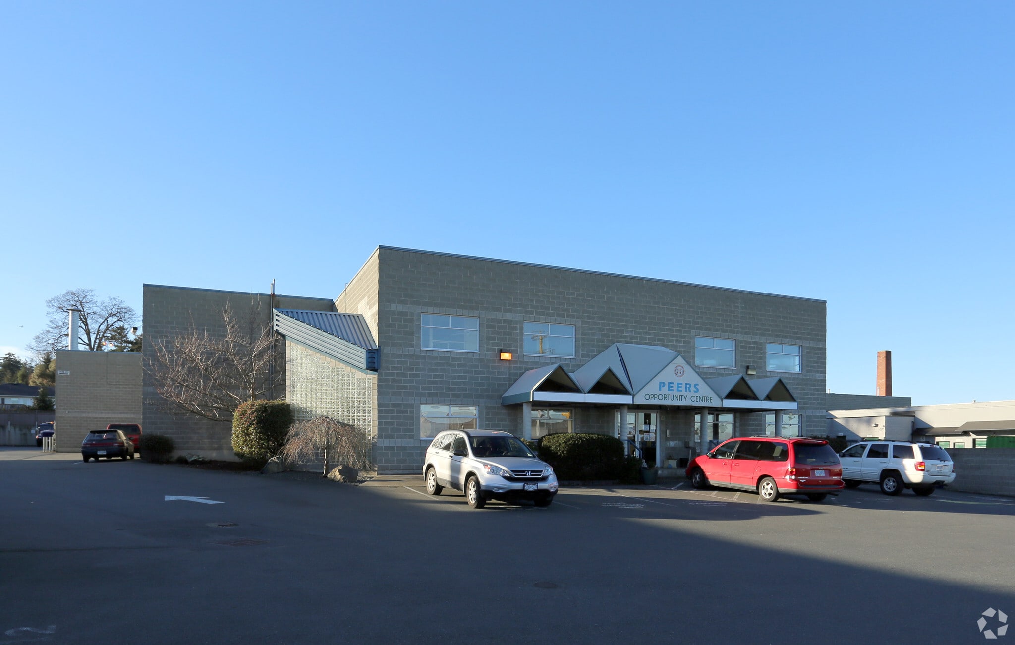 744 Fairview Rd, Esquimalt, BC à louer Photo du bâtiment- Image 1 de 8