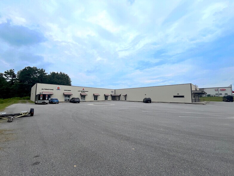 301 Commerce Blvd, Midway, FL à vendre - Photo du bâtiment - Image 2 de 10