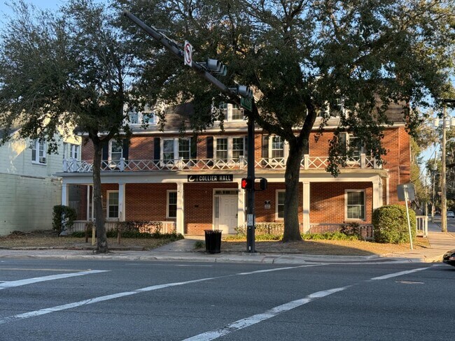 Plus de détails pour 1002 W University Ave, Gainesville, FL - Spécialité à vendre