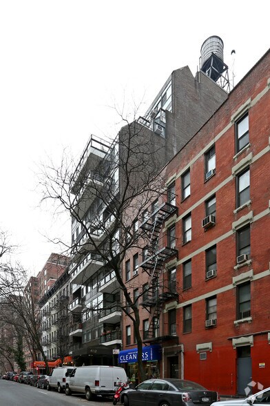 400 E 64th St, New York, NY à louer - Photo du bâtiment - Image 1 de 13