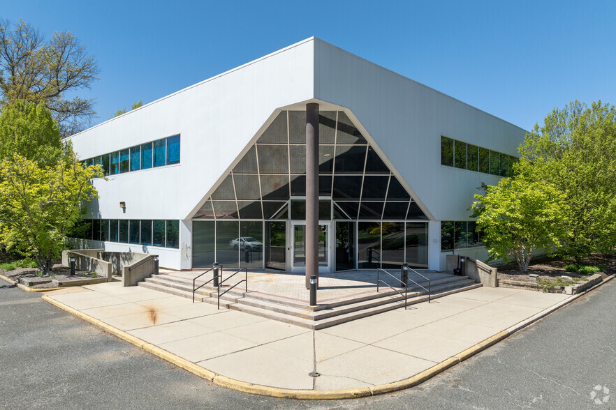 3 AAA Dr, Hamilton, NJ for sale - Primary Photo - Image 1 of 1