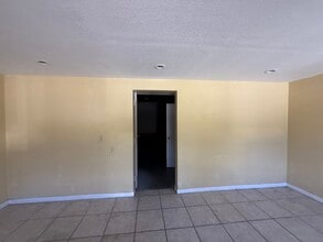 5164 S Florida Ave, Inverness, FL à louer Photo intérieure- Image 2 de 3