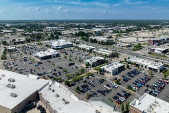 899-913 N Milwaukee Ave, Vernon Hills, IL - Aérien  Vue de la carte