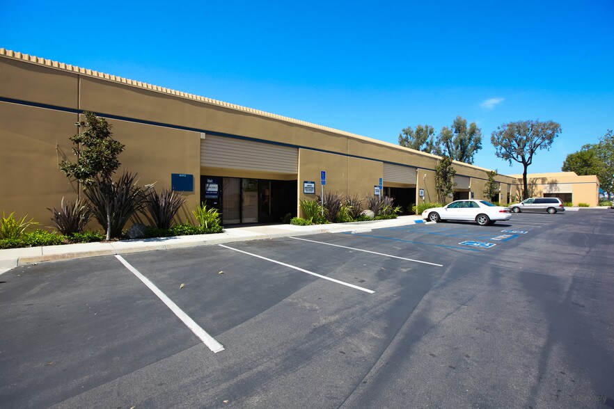 9103-9117 Chesapeake Dr, San Diego, CA à louer - Photo du bâtiment - Image 3 de 5